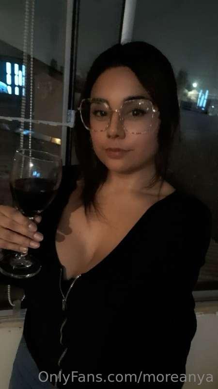 Sunday night of Star Wars and wine 💜