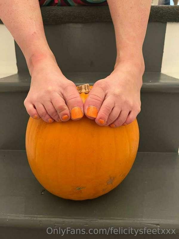 Happy Halloween 🎃 🦶🏻