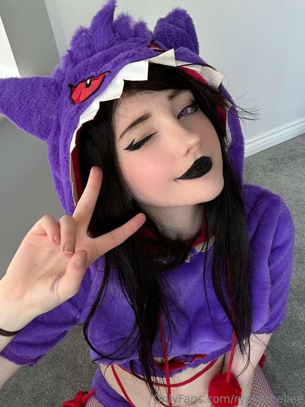 The rest of my gengar set 💜👅 Next cosplay coming up will be ..