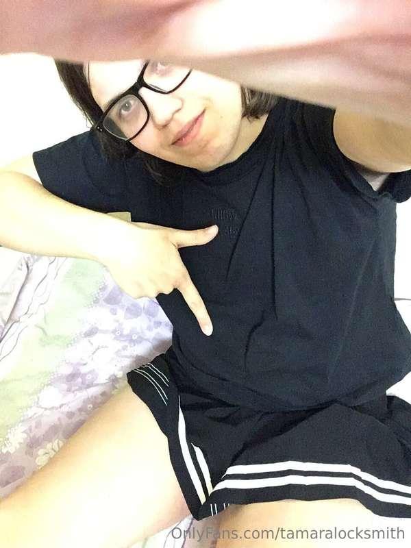 Just had to put on my skirt for this😏 wont you make it hard,..