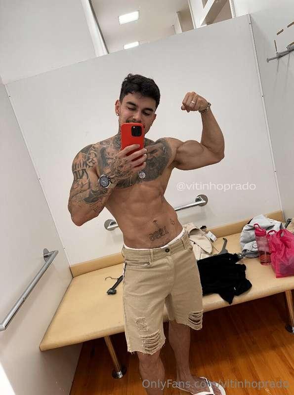 Qual preferem, 1 ou 2? 😏  Which do you prefer, 1 or 2? 😏