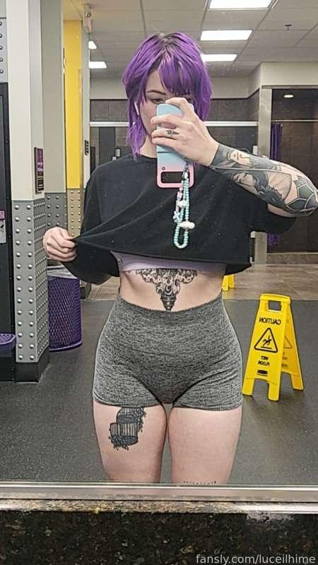 Hey I'm ready for our workout! Let's have a good workout together 🤍🫡 

#fyp #egirl #alt #curvygirl #mommy #fit #gym #casual #thighs #girlfriendtreatment #tattoos