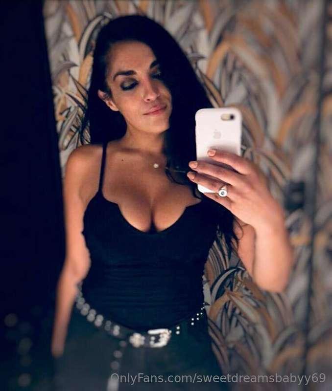 @laritabass 

I’m your new favorite brunette obsession 😈… Fo..