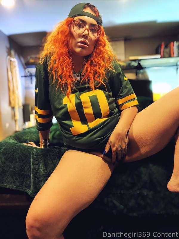 When you love… Love💋💚💛🏈