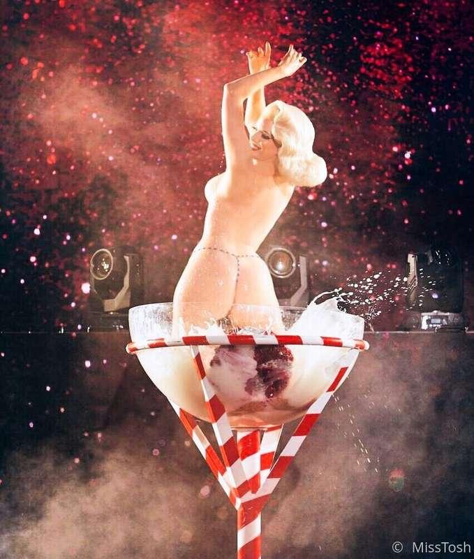 Have you been Naughty or Nice ? 😈🎄💋