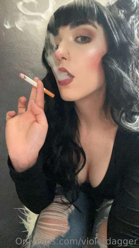 Take a smoke break with me 🚬❤️ stroke your cock to my massiv..