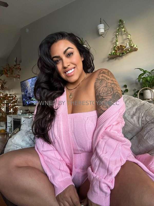  Let's enjoy the weekend 💋 Come join me at https://onlyfans...