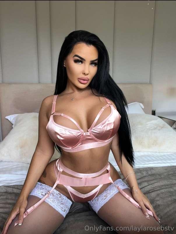 Like this post if you wanna fuck my hugeeeee tits and spunk ..