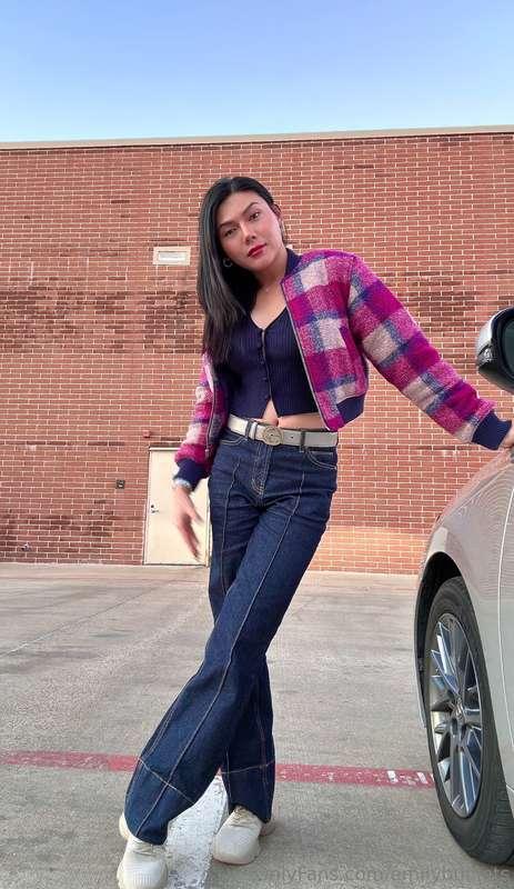 Do I look good in jeans?💖🥰