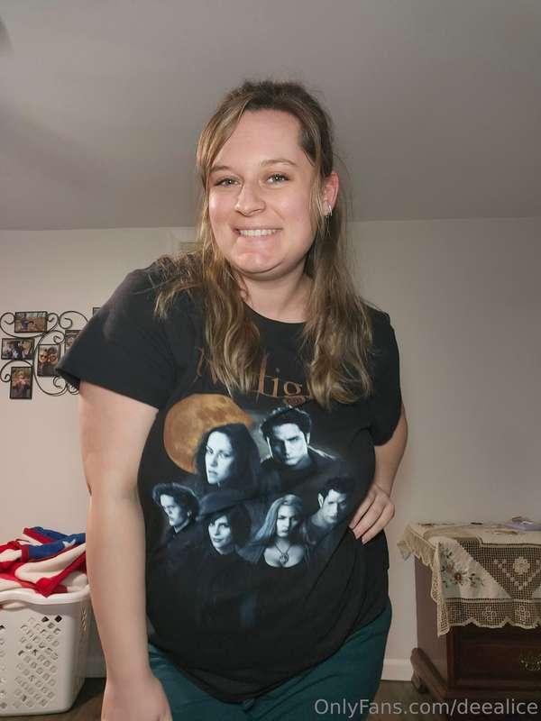 This T shirt was the highlight if my day 🐺🧛‍♂️❤️🤣