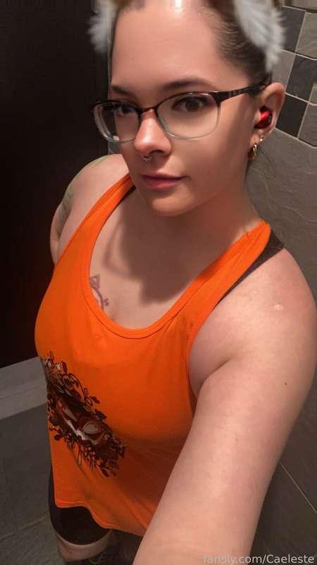Workout selfies from yesterday. #hucow #hugetits #naturaltits #lactation #lactating 