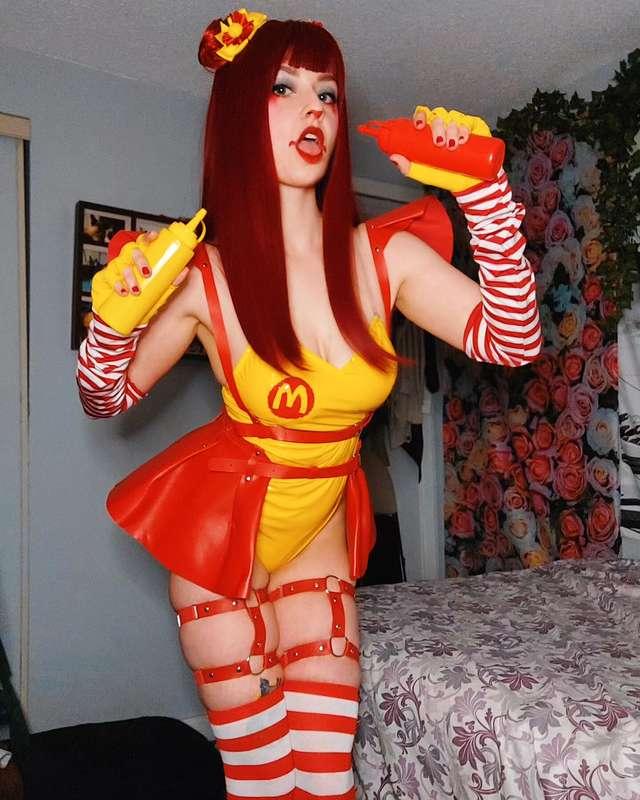 Did you see my newest cosplay on other platforms? My ass loo..