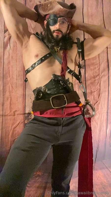 Took some pics in the pirate fit I worn to ren fest for y'al..