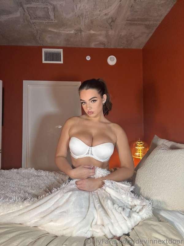 My ears or my boobs?

I respond to DMs here ⬇️⬇️

https://on..