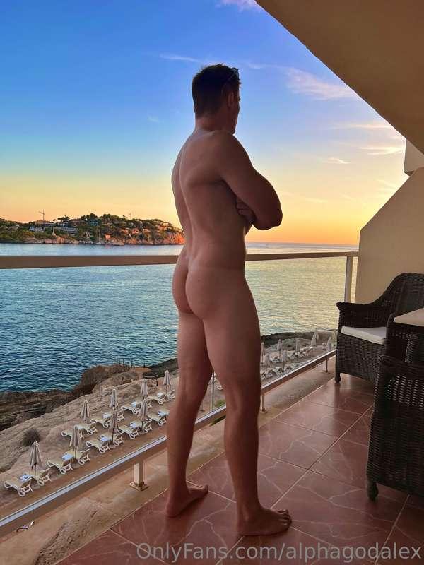 We all love a holiday special 🎁 

Don’t we boys? 😏🔥