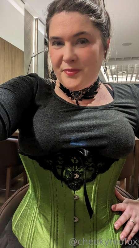 Ready for a night on the town!! 
#corset #submissive #bdsmli..