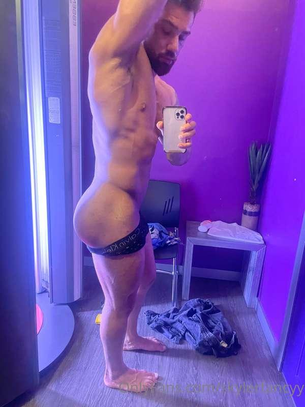 I love tanning room fun