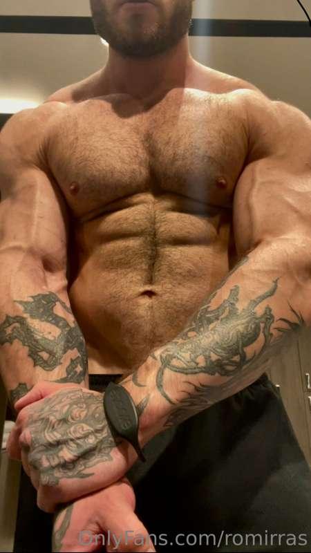 This looks hot!
I like to watch my veins on my arms swell an..