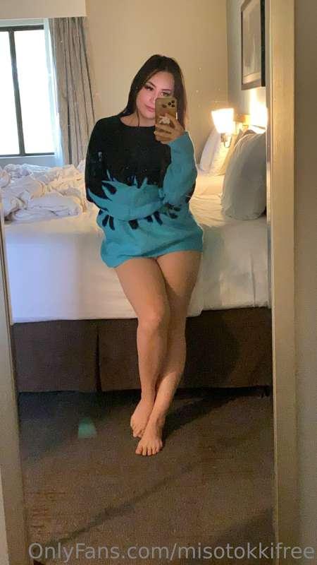 tip to see what’s under the sweater~ 💙 hehe