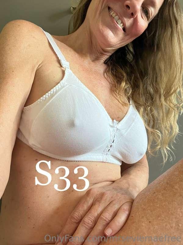 Video Bundle:

S33 Mom bra , nipple play. Full face view.  I..