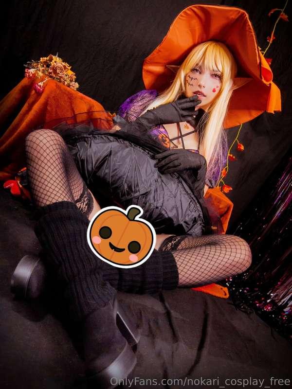 First part of Halloween Marin photoshoot 1/2 drops! ✨🙏🩷
Choo..