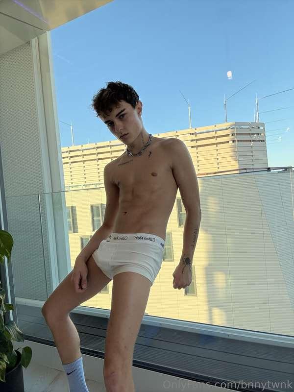 Push me against the glass and fuck me 😈