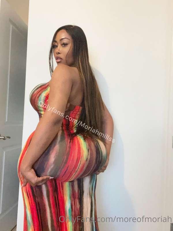 How often do you touch yourself thinking about my sexy curve..