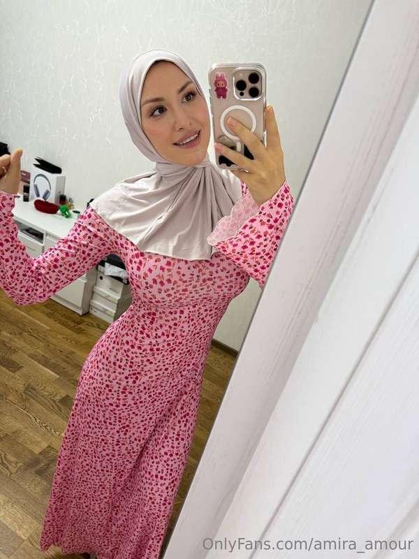 I love to combine delicate shades, as in this outfit: a ligh..