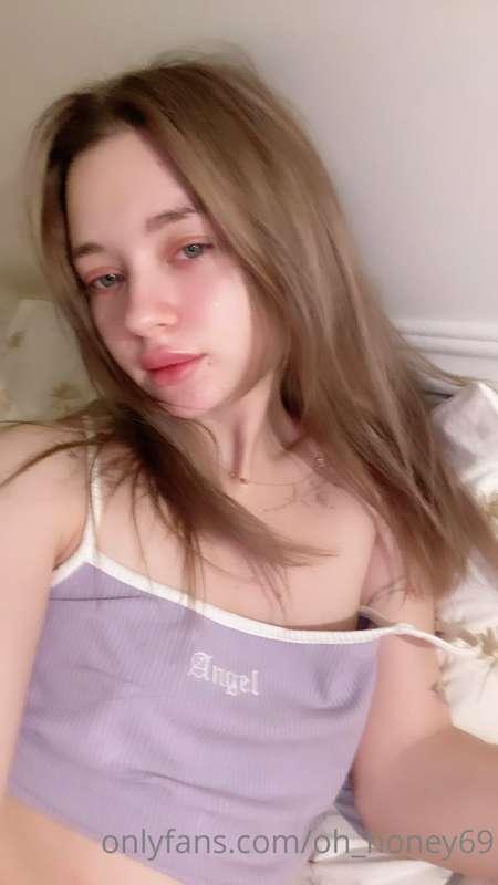 i woke up to get my good night kisses.🥰🥰🥰
gimme please.✋🏻
