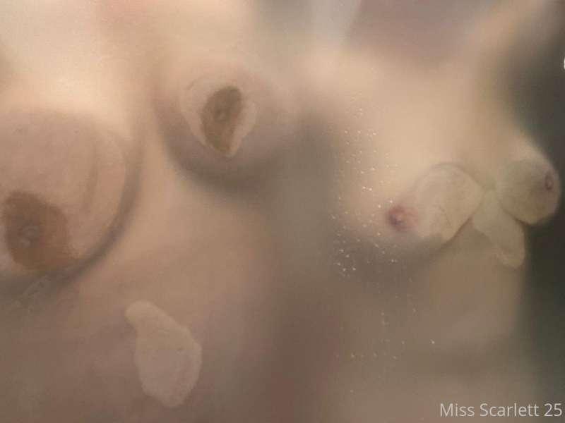 When girls play in the shower. @curvykgirl