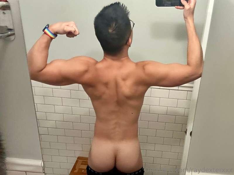 flex friday ft a rare view of my backside 💪🏽🍑
