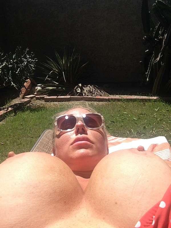 Tan lines or no tanlines?