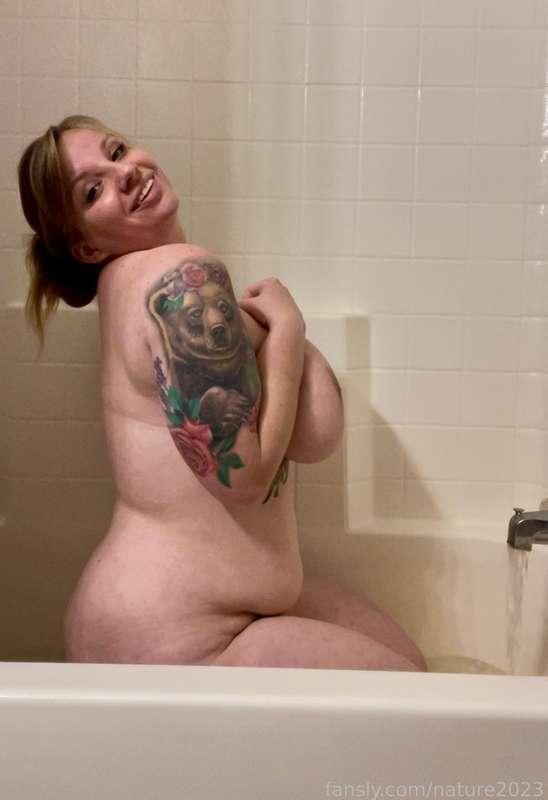 I could use your help cleaning up in the tub 🛁 

#fyp #naturedani #tub #wet #shower #bbw #chubby #bigboobs #tits #tummy #pawg