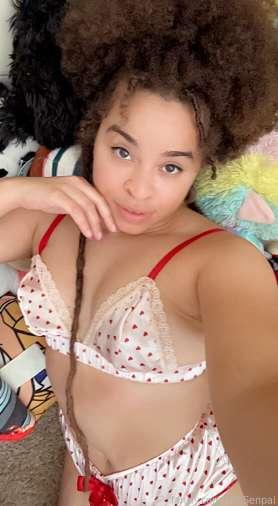 I thought you said you could help unpack and drool at the same time! 
What? Unpack that ass?!
You do it 😏 💕 


[can we praise how wonderful the lighting is in my new space 🥹💕 ✨ ]

#fyp #cutie #lingerie #happysenpai #naturalhair #curlyafro #bisexual #multiracial #smallboobs #petite #bubblebutt #afro #peachbutt  #smile #striptease #halfnude #fullnude #ass 