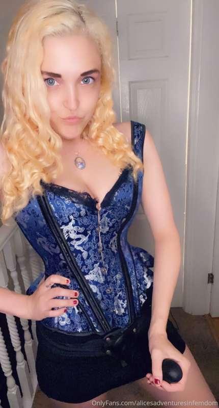 alicesadventuresinfemdom image #0