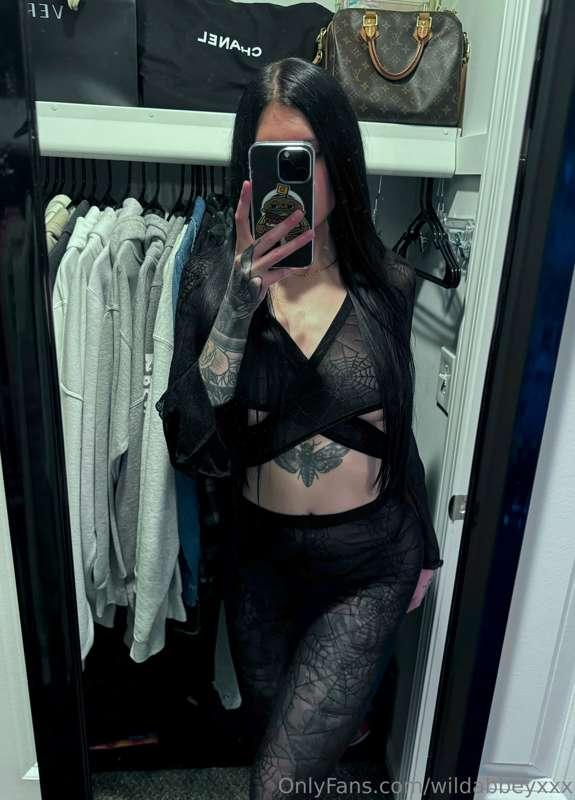 Alt Morticia Addams at ur service🧛🏻‍♀️
