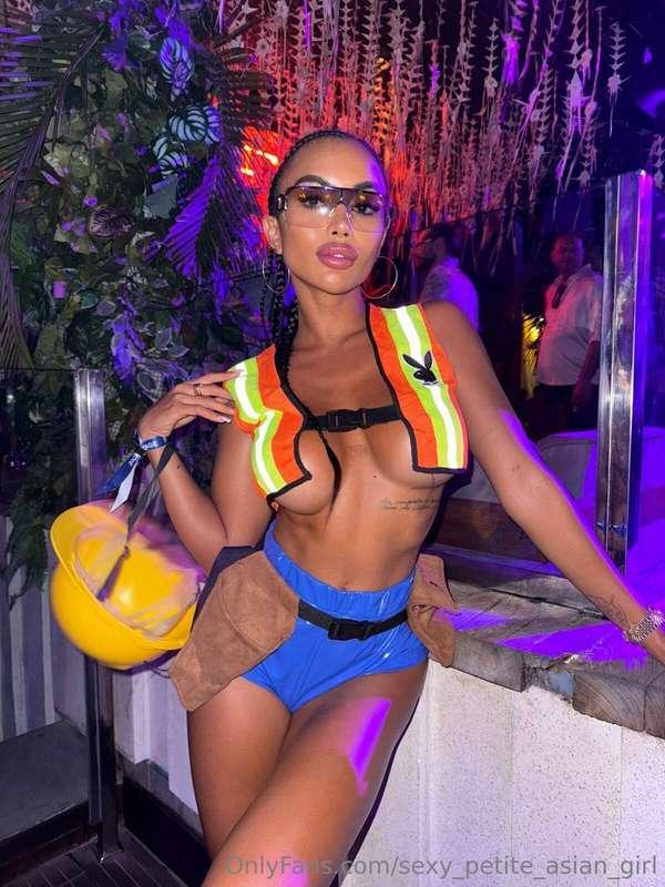 Want the naughtier version? 👷🏻‍♀️🔥 Send me a DM 😌