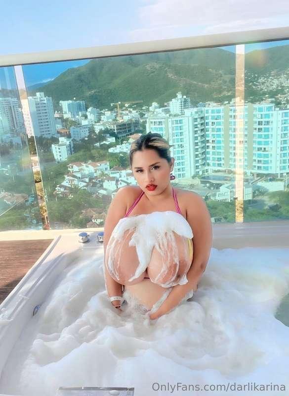 Come on, baby, I’m waiting for you… Don’t take too long! 🛀💦🫧