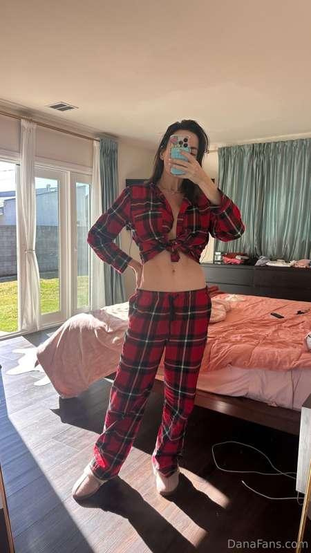 check your DMs for some morning nudes 😘