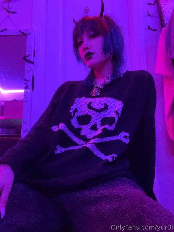 On or off bby? 🕸️🖤🕸️
