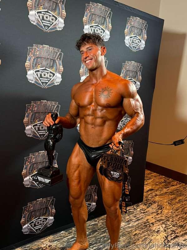 Muscle worship time for you 
