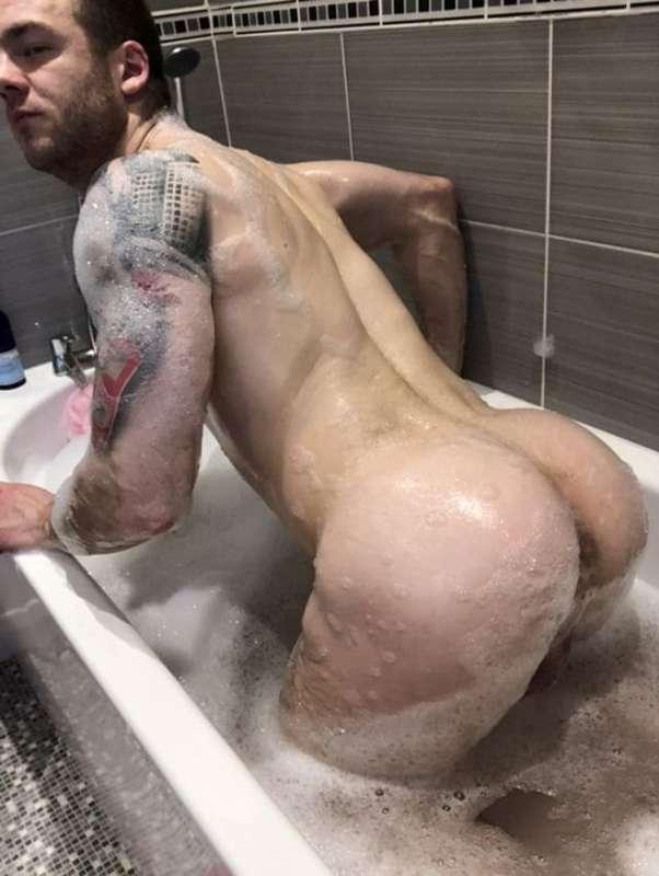 Check out @dlowe117 for more sexy pics and vids like this! I..