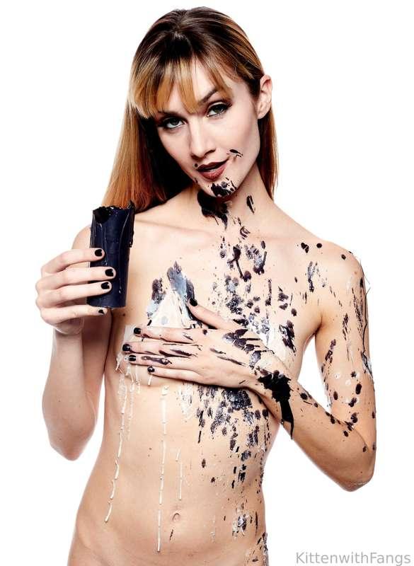 You wanna get messy with me? 😉
📸: Mark Dektor