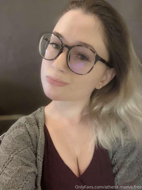 Tip any amount for titty pics in your inbox 🍒
