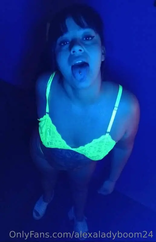 something sexier than the neon color? Well, with it on 🔥🔥😈🤤
