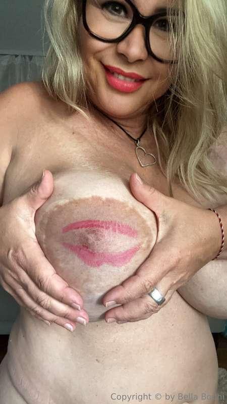 Who kissed my nipps? 🤷‍♀️💋