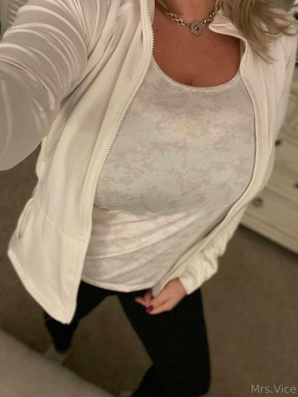 Finally time to strip out of these clothes and relax ☺️