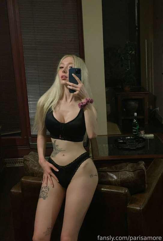 The only thing hotter than my outfit is what’s underneath it. 😈😉

#fyp #blonde #tits #naughty #cutegirl #sexting #nudes #booty #feet #young #hot #ass #blueeyes #girlfriendexperienece