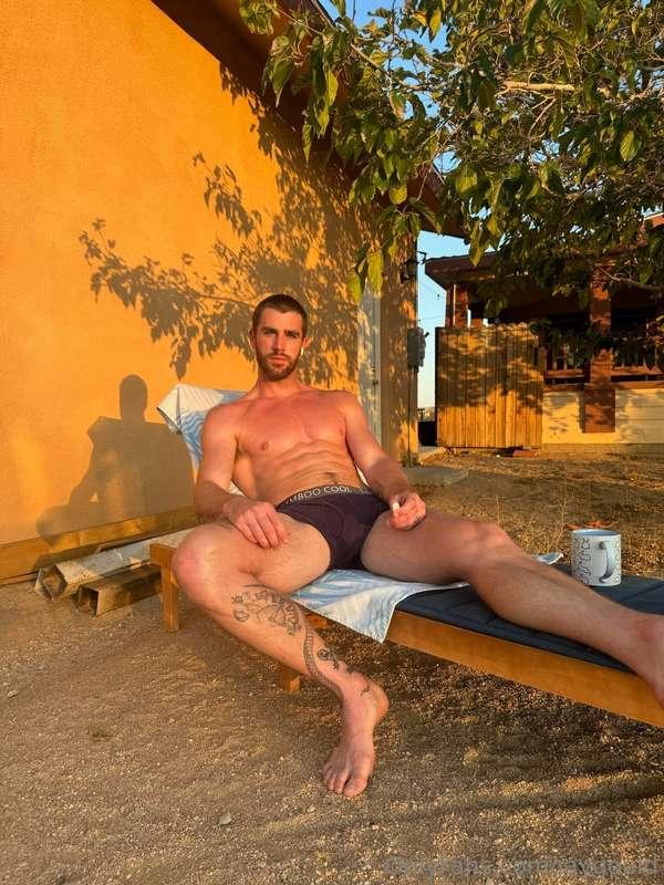 Post-sunset outdoor showers 😈 >> 