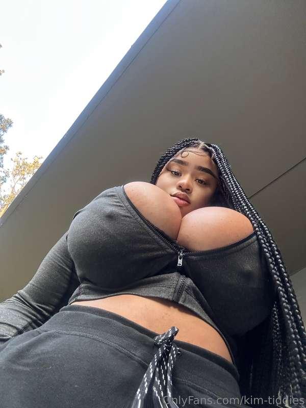 I love when you shrink to a couple inches🤏🏽…tiny man🧍‍♂️ Thi..